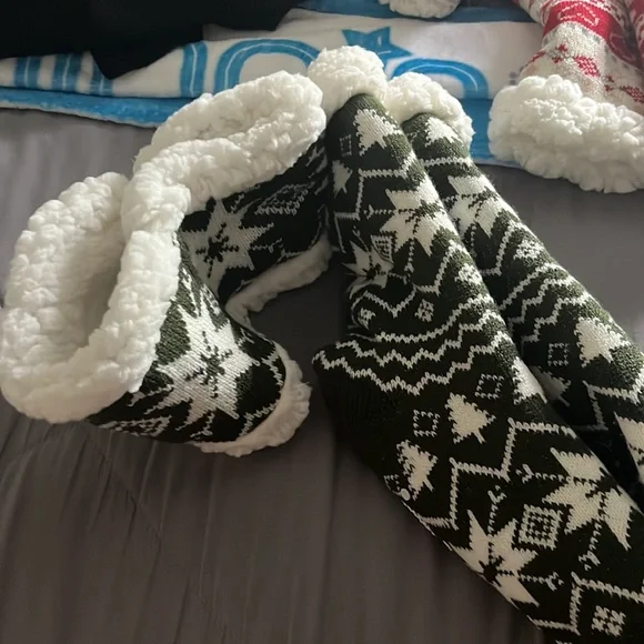 Muk Luks Headband- Sock Set - Picture 4 of 4